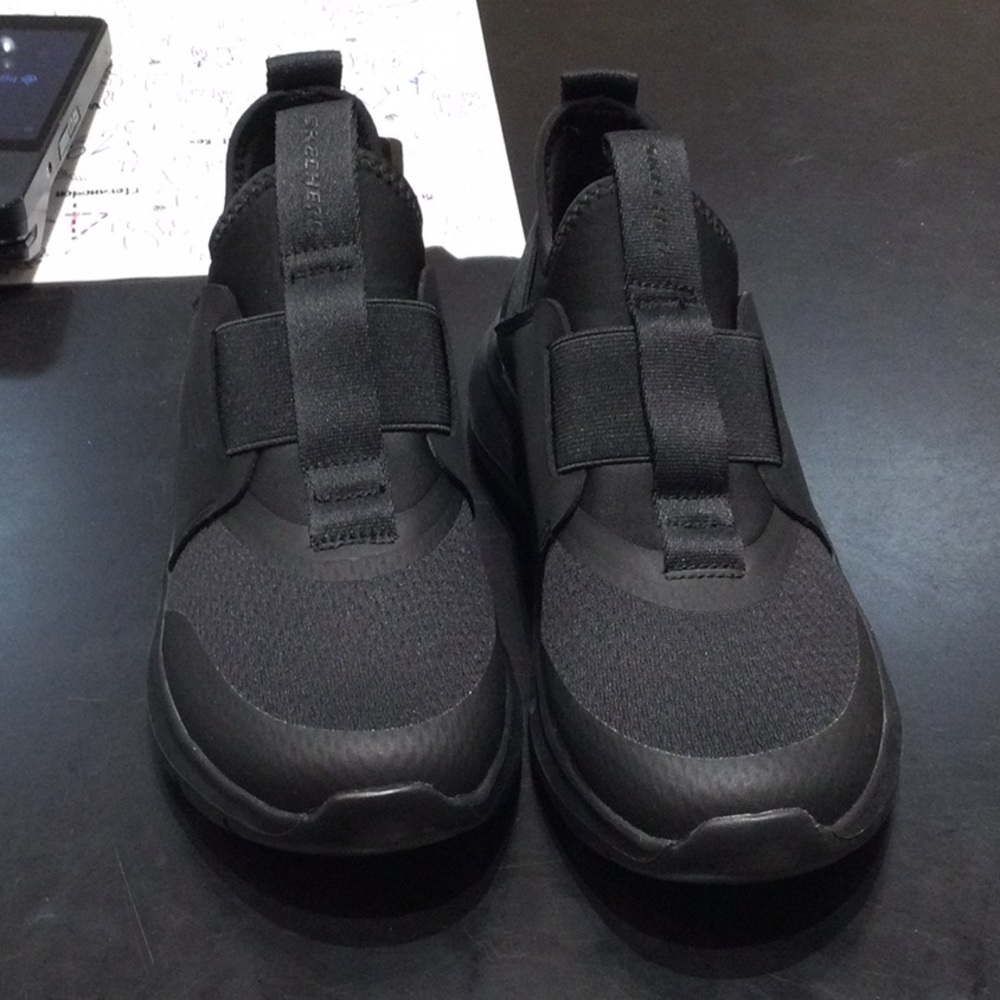 Skechers skech fast black size 4.5 NWT NIB